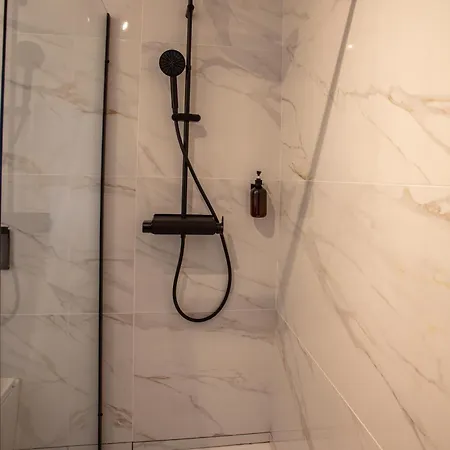 Apartment Modern With Ac And Private Balcony - Go4portugal *