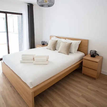 Modern With Ac And Private Balcony - Go4portugal *