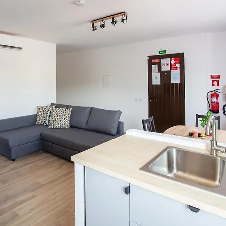 Modern With Ac And Private Balcony - Go4portugal