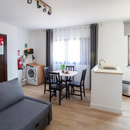 Modern With Ac And Private Balcony - Go4portugal
